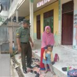 Pengecekan Stunting oleh Anggota Koramil Sabak Auh di Kampung Sungai Tengah