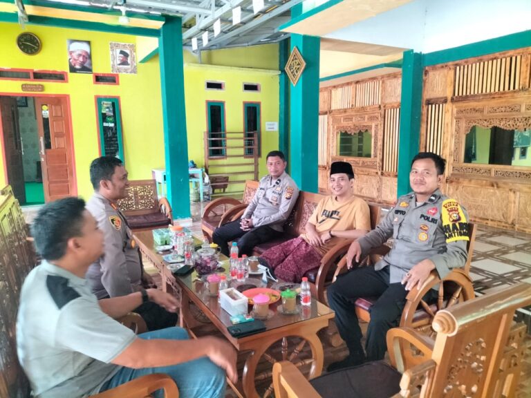 KAPOLSEK LUBUK DALAM MELAKSANAKAN COOLING SYSTEM KE PONDOK PESANTREN KANDANGAN AN- NADYAH KAMPUNG RAWANG KAO MENJELANG PILKADA SERENTAK 2024.