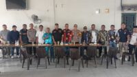 KAPOLSEK PINGGIR SALING RANGKUL DAN BERGANDENGAN TANGAN BERSAMA ORMAS UNTUK MENCIPTAKAN PILKADA DAMAI TAHUN 2024