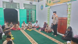 Kapolsek sei Mandau IPDA Andi Azhari S.H Sambangi warga Dalam Rangka Cooling System, hindari berita hoax di media sosial terkait jelang pemilu damai 2024