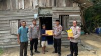 Jum’at berkah Kapolsek sungai Mandau  berbagi sembako kepada warga yang kurang mampu 