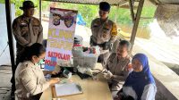 Berikan Pelayanan Kesehatan Gratis Melalui Klinik Terapung, Satpolairud Polres Siak Juga Sampaikan Pesan Pilkada Damai