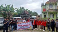Penyerahan bantuan sosial bagi masyarakat desa Siamang Bunyi, Sumatera Barat
