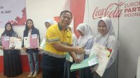COCACOLA EUROPACIFIC PARTNERS INDONESIA  KEMBALI MEMBERIKAN BANTUAN BEASISWA KEPADA SISWA BERPRESTASI
