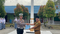 Satuan Lalu Lintas Polres Siak kerja sama dengan sma 1 siak dalam pembinaan keselamatan berlalu lintas