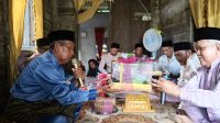 Ketua lam tebing tinggi barat Datuk melaksa penyerahan antar belanja WAwan bin Aluwi