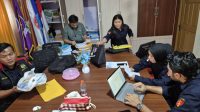 Ttim Penyidik Tindak Pidana Khusus Kejaksaan Negeri Rokan Hulu, Melaksanakan Serangkaian Tindakan Penggeledahan Di Beberapa Lokasi SMAN 1 Ujung Batu Terkait Pengelolaan Dana BOS