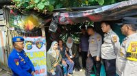 POLRES SIAK GELAR BAKTI KESEHATAN DAN PEMBAGIAN SEMBAKO UNTUK MASYARAKAT PESISIR