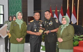 Sertijab Dandim 0322/Siak, Danrem 031/WB Pimpin Tradisi Korps di Makorem 031/WB