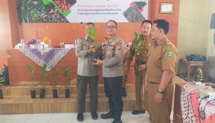 Kapolsek Kandis Menghadiri Pelatihan Strategi Peningkatan Biodiversity dan Ekonomi yang di Gelar IPB di Kandis, Siak
