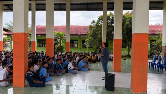 Polres Siak Sosialisasikan Bahaya Narkoba dan Edukasi Green Policing di SMK Negeri 1 Mempura