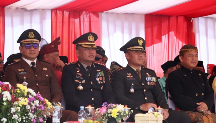 Kapolres Siak Bersama Unsur Pimpinan Daerah Hadiri Upacara Pengibaran Bendera HUT ke-80 RI di Kabupaten Siak 