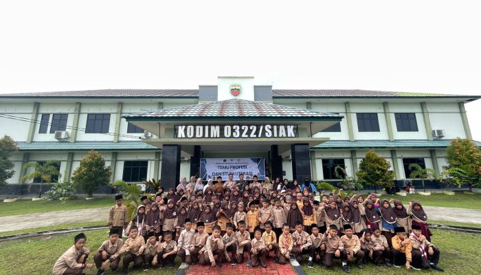 Ceria dan Penuh Semangat, Siswa dan Siswi MI Muthmainnah Belajar Profesi TNI di Kodim 0322/Siak