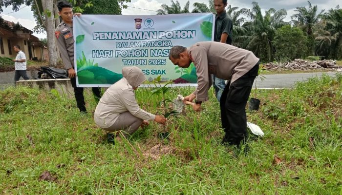 Polres Siak Tanam 155 Pohon Dukung Program Kapolda Riau: Wujudkan Green Policing Menjelang Hari Pohon Nasional 2025