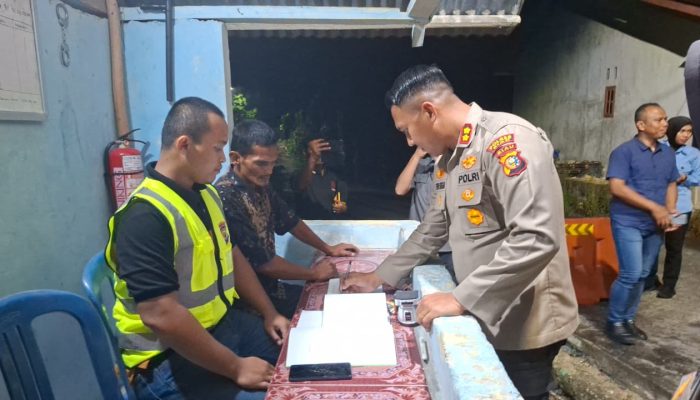 Kapolres Siak Cek Pos Satkamling Aman Damai Kandis Kota, Perkuat Sinergi Jaga Kamtibmas