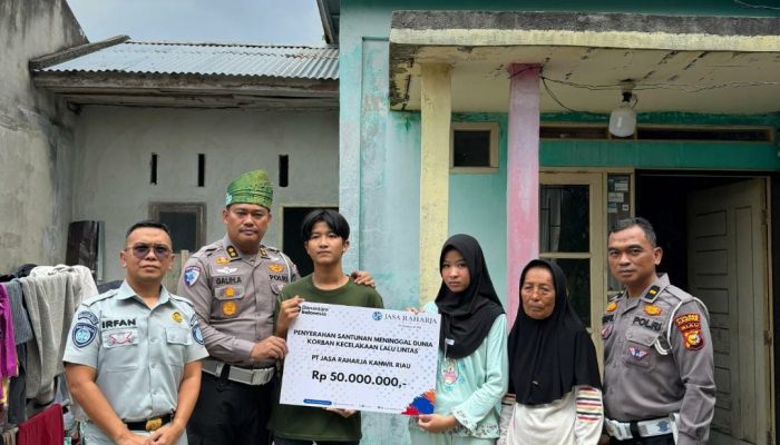 Di Balik Duka Laka Maut, Polisi Hadir Menguatkan: Santunan dan Harapan untuk Anak Korban