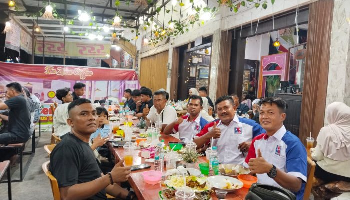 PWMOI KUANSING buka perbersama saling menjalin silaturahmi dan solidaritas antar awak media .