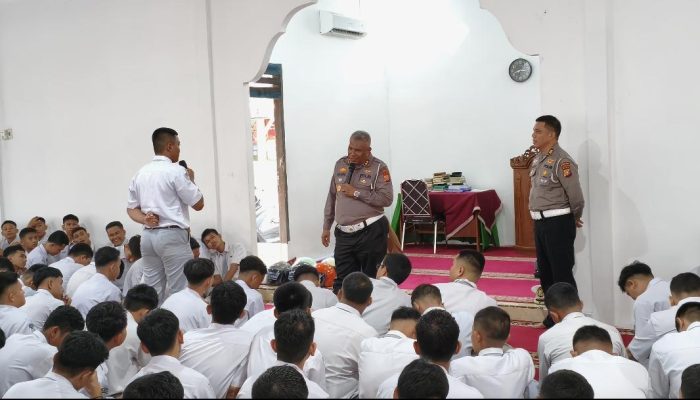 Aula SMAN 4 Pekanbaru Bergemuruh, Ditlantas Polda Riau Gaungkan Keselamatan Lalu Lintas dan Green Policing Sejak Dini