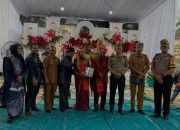 Polsek Kandis Tebar Kepedulian Lingkungan, Pengantin Baru Terima Kado Bibit Pohon Ketapang