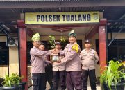 Tanamkan Semangat Penghijauan, Kapolsek Tualang Beri Bibit Pohon ke Personel yang Ultah