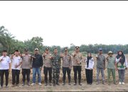 Beri Dukungan dan Perhatian Kepada Petani, Kapolres Siak Tinjau Lahan Serta Sambangi Kelompok Tani di Minas