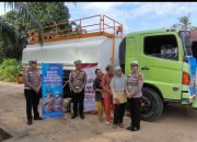 Polantas Menyapa : Hingga Hari ini 3.360 Paket Bansos dan 24 Titik Air Bersih Disalurkan Polda Riau 