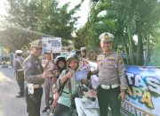 Subdit Kamsel Ditlantas Polda Riau Gelar Kampanye Keselamatan Berlalu Lintas dan Bagikan Helm SNI kepada Pengguna Jalan