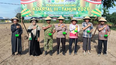 Polsek Tualang Bersama Forkopimcam Tanam Jagung Kuartal III, di Ponpes Abu Huroiroh. Dukung Swasembada Pangan 2026