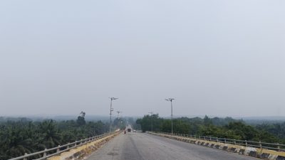 Kabut Asap Selimuti Perawang, Jarak Pandang Terbatas Pengendara Diminta Waspada