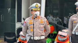 Pagi ini, Dirlantas Polda Riau Berikan Penghargaan kepada 13 Personel Ditlantas Polda Riau yang Berprestasi