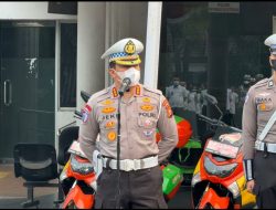 Pagi ini, Dirlantas Polda Riau Berikan Penghargaan kepada 13 Personel Ditlantas Polda Riau yang Berprestasi