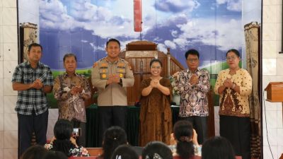 Kapolres Siak Pimpin Kegiatan “Minggu Kasih” di Gereja GBKP Banjar Seminai Wujud Nyata Polisi Bersama Masyarakat
